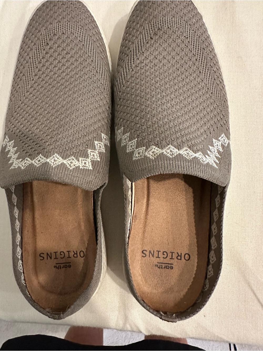 Earth Origins Women's Knit Slip-On Loafers in Gray with White Pattern